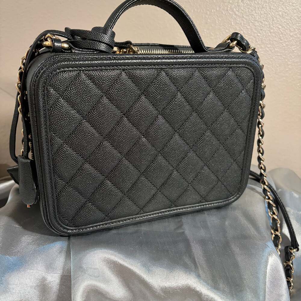 Chanel Filigree Vanity Case Quilted Caviar Medium - Picture 3 of 8